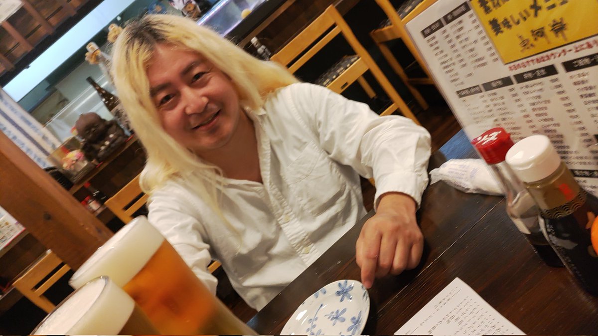 showa46row's tweet photo. 親友の誘いは突然でも断りません!
しかし、ココでRCのボディって、、、
#楽しい夕食 https://t.co/zn1eVefGP8