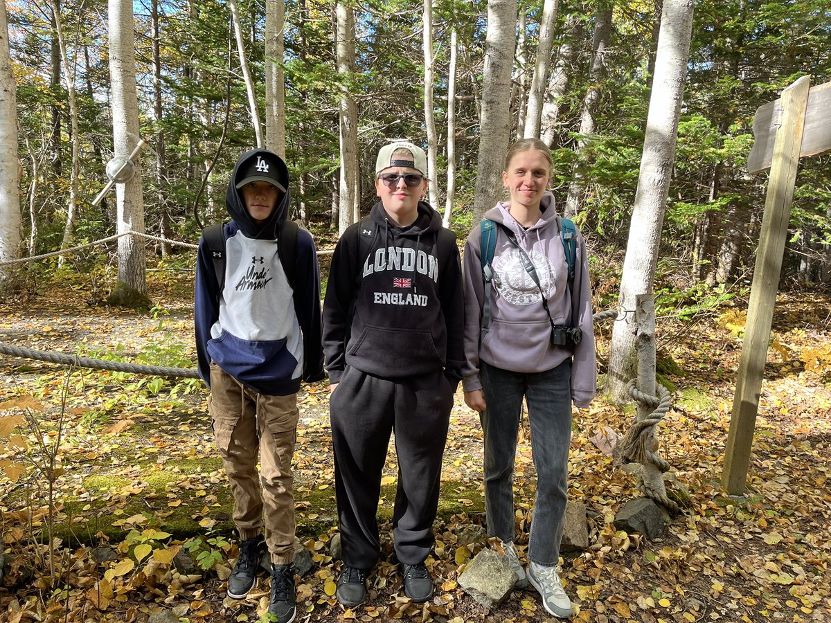 KellyBH4's tweet photo. Thanksgiving is best spent outside with your favourite people! https://t.co/fFwJDMBAKt