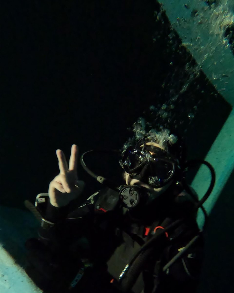 Ismemrql's tweet photo. from having a trauma of water and now learning scuba diving koo junhoe im so proud of you this is why I love him 😭 https://t.co/I9NPsYd6Ip
