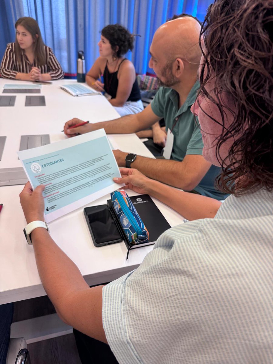 Durante nuestro "Diálogo de compra y contratación pública alimentaria: Cambiar la alimentación en las escuelas. Alimentar un futuro mejor.", hemos propuesto un cambio de roles a nuestros asistentes.

¿A qué acuerdos habrán llegado? #NationalPolicyDialogue <a href="/SF4C_Project/">SchoolFood4Change</a> 🧑‍🌾👧🍊🍎🍽️