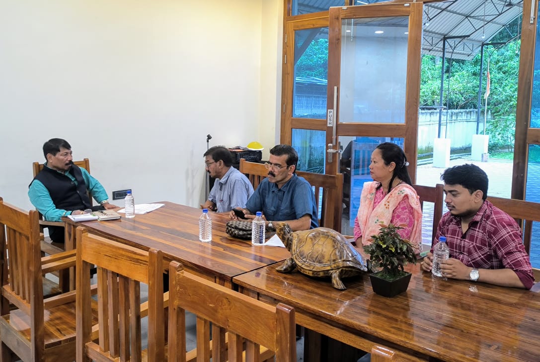 ATULBORA2's tweet photo. I held separate meetings today with the officials from the Agriculture Department, Animal Husbandry and Veterinary Department, and the Block Development Officer of Golaghat West Development Block. 

During these meetings, I discussed various issues with each department and provided the necessary instructions for them to take the required actions.