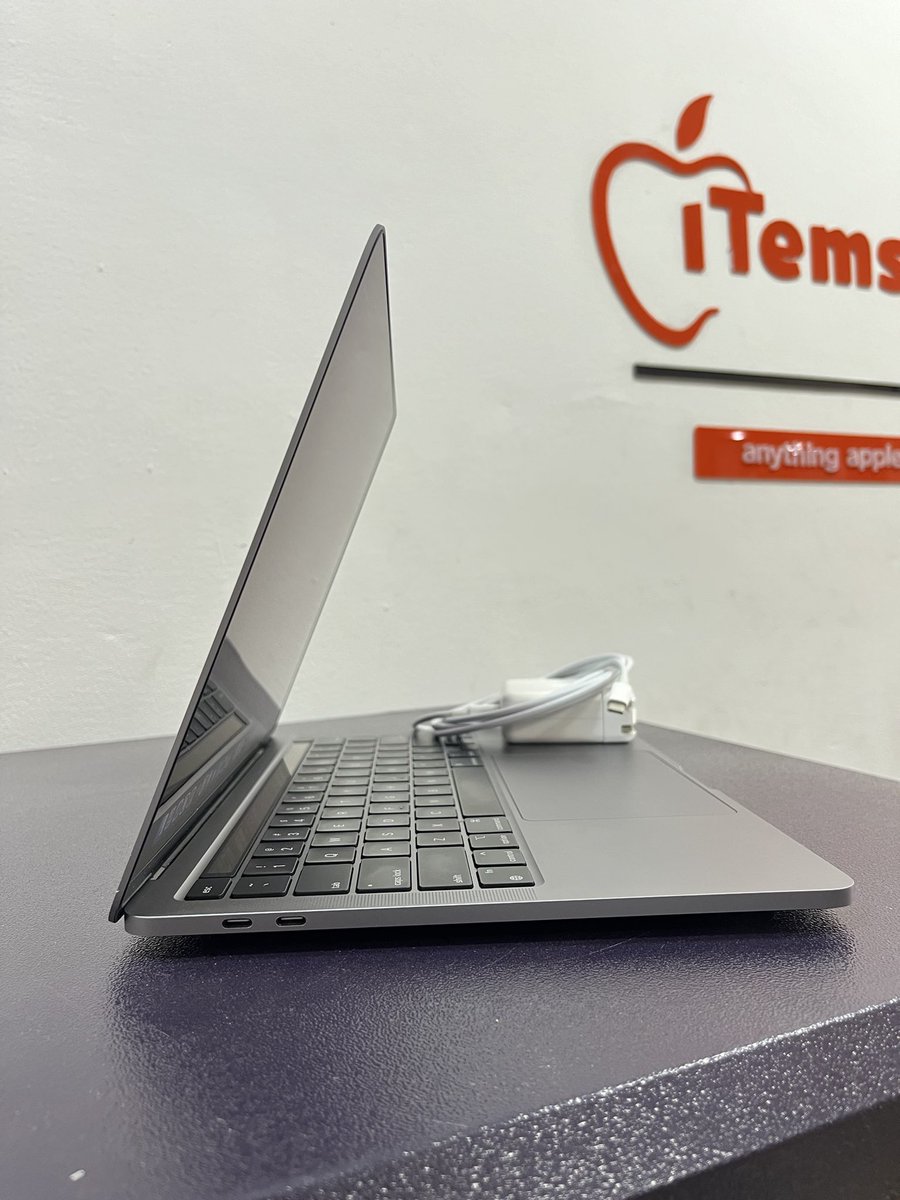 ItemsGh's tweet photo. 2022 MacBook Pro m2 8/256GB
Location: Awoshie 
Call/WhatsApp/iMessage: 0542865329 https://t.co/ZurFlTiyHE