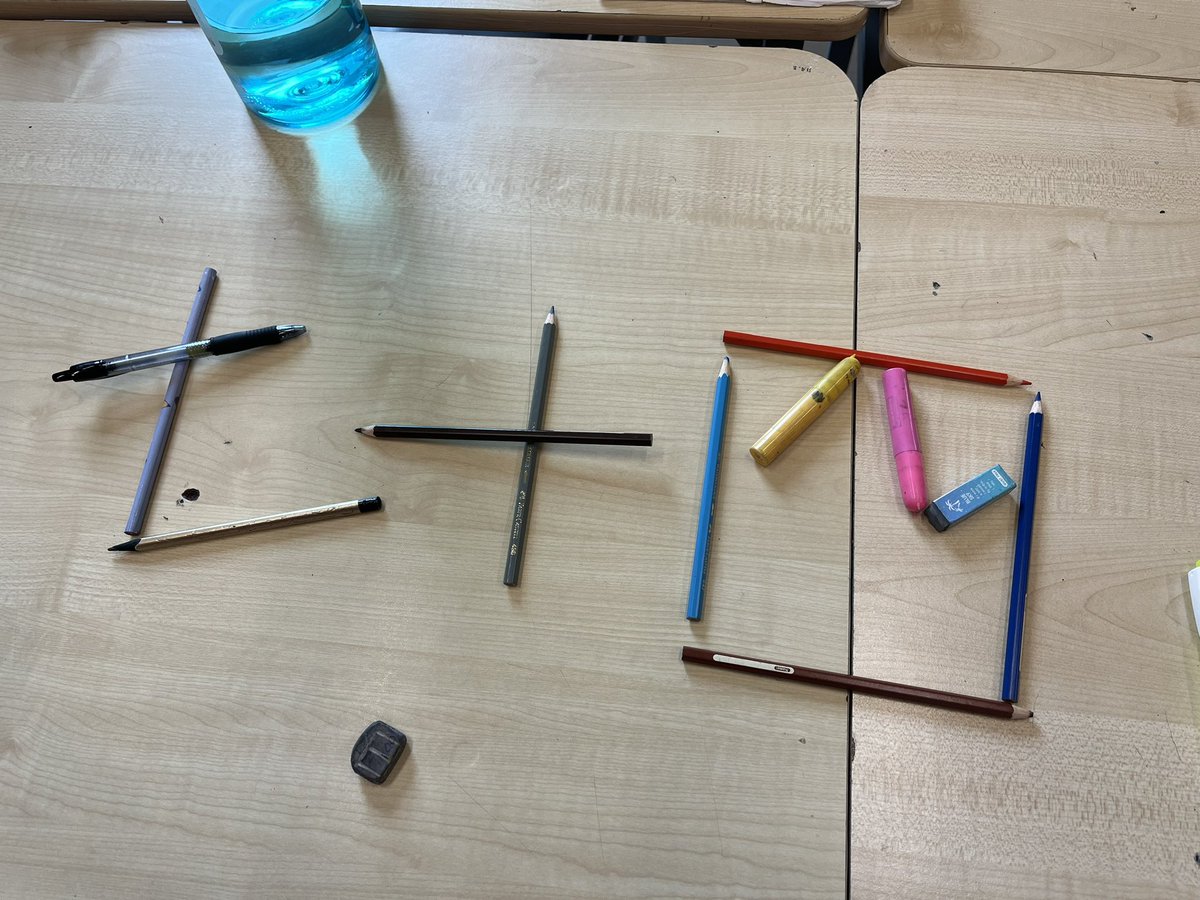 Year 7 Mandarin foundation students team up to creatively form Mandarin characters using their stationeries ✏️
#NoDeviceDay #CollaborativeLearning
