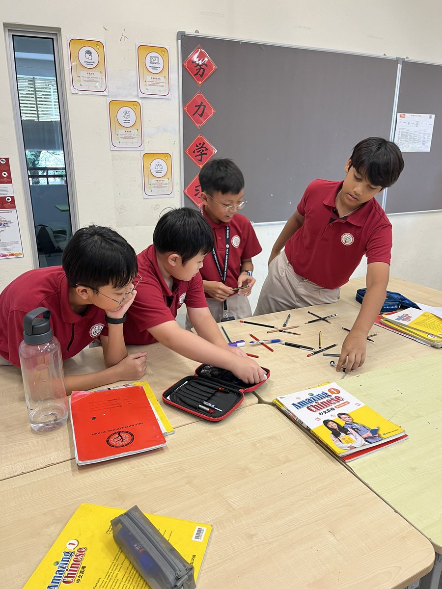 TsenIrene's tweet photo. Year 7 Mandarin foundation students team up to creatively form Mandarin characters using their stationeries ✏️
#NoDeviceDay #CollaborativeLearning https://t.co/i63sGq6kuJ