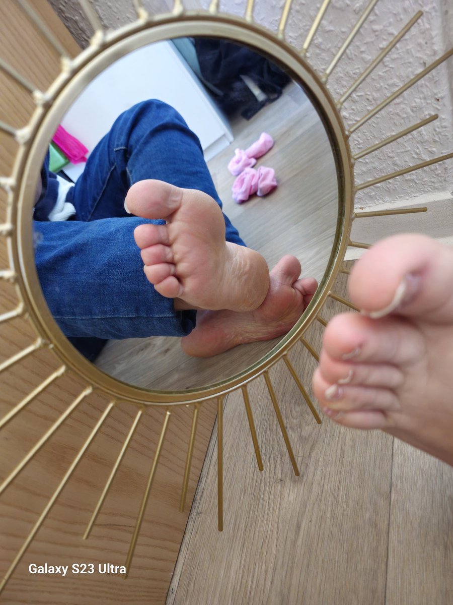 MistrBetty80's tweet photo. Was wählst Du? 
Meine Göttlichen Sohlen oder doch meine verschwitzen Socken? 
Und während Du so nach denkst lass es fließen zu mir. 😈

@rt_feet
@RtSlaveForDomme
@RTSubFinFem
@RTSubFinFem2
@pig_promo
@rtfindomger
@RTGermanFindom
@RTFindomFoot
@findom4feet
#geldherrin #findom #Sub https://t.co/BW1gOEn00m