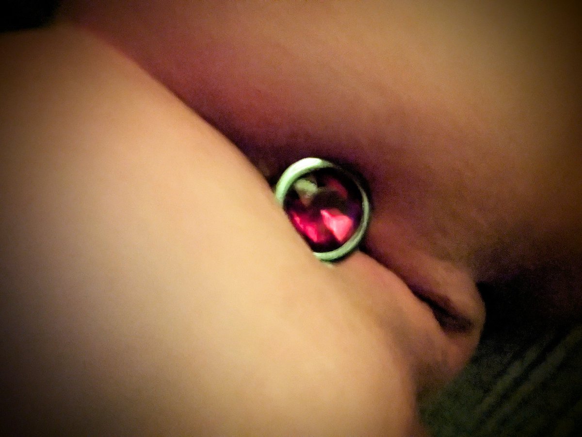 LoveCurvy_Elle's tweet photo. Oubliez les bagues, les bracelets ... C'est ce genre de bijoux que je veux 😏
#MardiSextoy
@OrgasmicGroup
@PartageDefiHot
@DLingeriesexy
@PubPartage
#bbw #ronde #pulpeuse #sizeplus #curvy #lingerie #sextoys https://t.co/KKIMi1gAVy