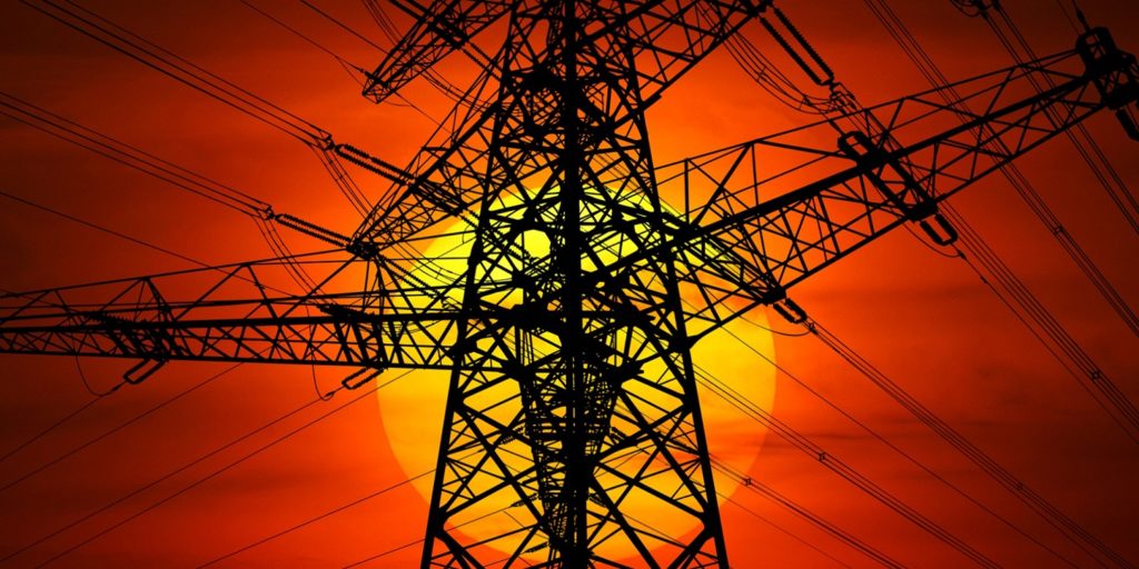 Stromausfälle summierten sich 2023 in Deutschland im Schnitt auf 13,7 Minuten: Wie in den Vorjahren war die Stromversorgung in Deutschland 2023 so zuverlässig wie in kaum einem anderen Land der Welt. Mit dem… dlvr.it/TFMGfW #photovoltaik #solarenergy #renewableenergy