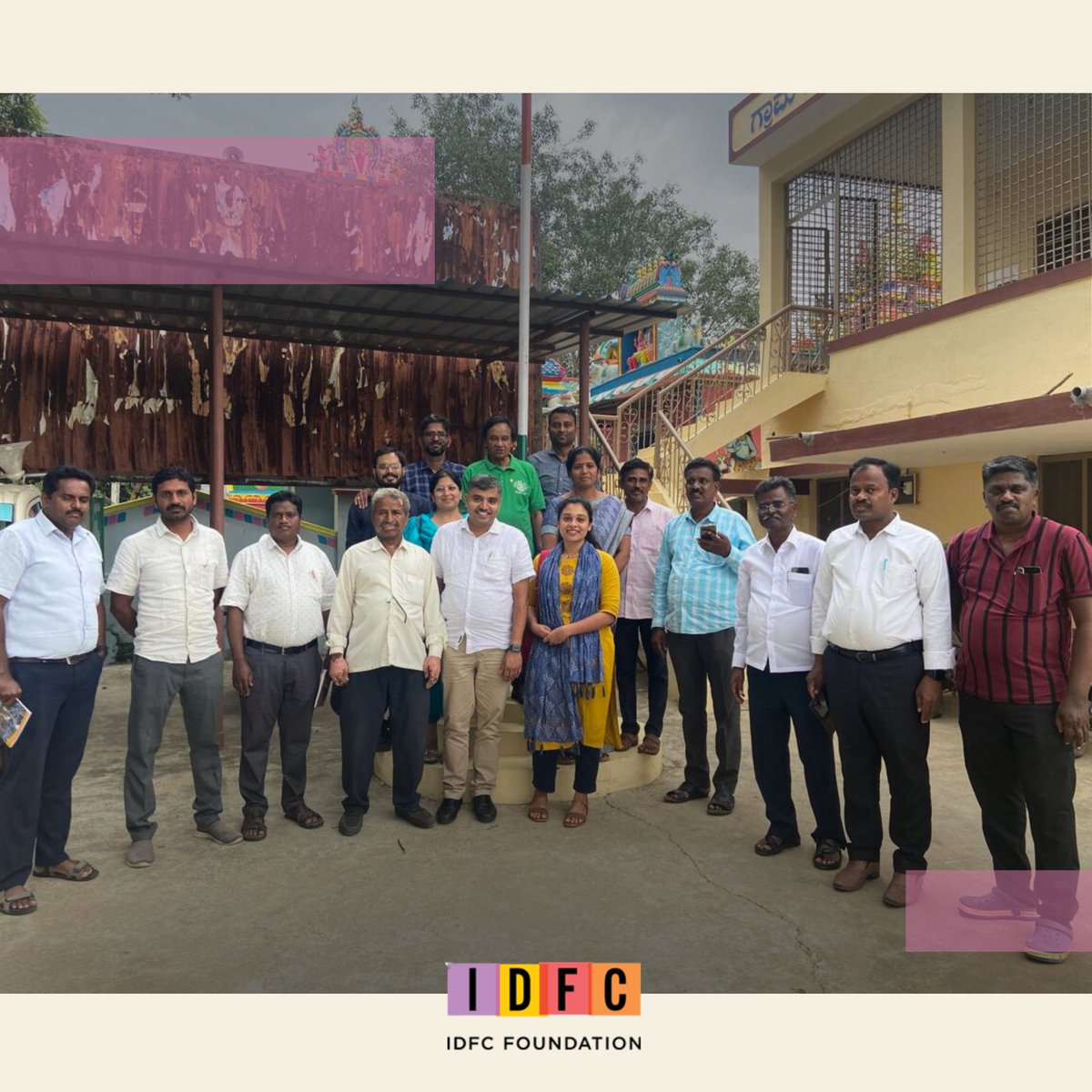 IDFC_Foundation's tweet photo. In collaboration with ANODE Governance Lab, engaged with Kolaramma FPO in Kolar Karnataka and the Panchayat Development Officer, DoRD, GoK to discuss the region's thriving tomato production and helping Kolar’s farmers turn potential into prosperity https://t.co/GvapwfaZTP