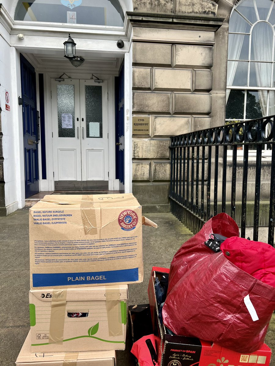 FettesCAS's tweet image. Dropping off donations of food, clothes, and toiletries at the Edinburgh Ukrainian Community Centre today! Many thanks to our L6th Andre, Nadia, Sope, Arianne, Sofia, and Ingrid for organising the collection in school and making a difference 🇺🇦 @Fettes_College