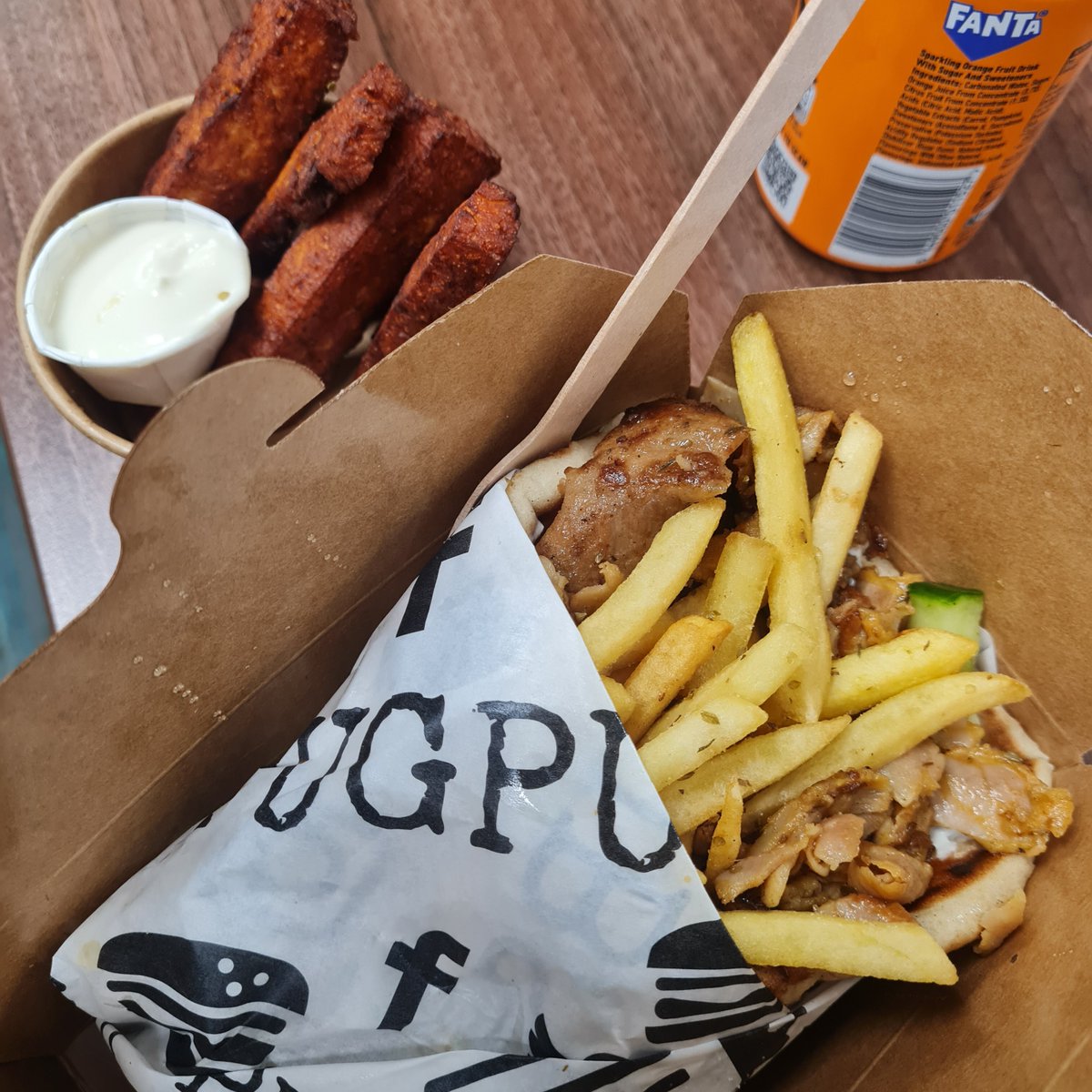 Despite the weather, the Silmid crew is treating themselves to some warm meals straight from the Greek food truck parked outside. A big shoutout to the Big Malakas food truck team for fueling our employees during their appreciation lunch.