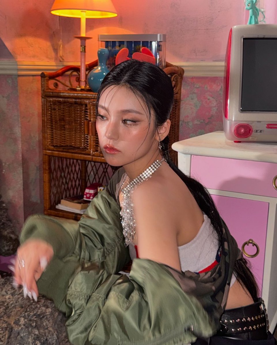 #YEJI yezyizhere instagram update