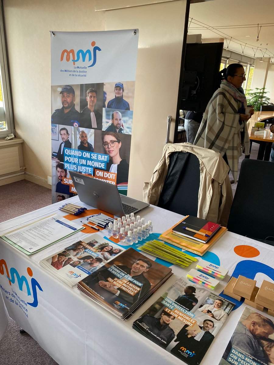 MutuelleMMJ's tweet photo. [#forumsocial ] Nous avons participé au forum social du Tribunal Judiciaire d’Évry dans le cadre de notre parcours bien-être au travail💆 

Les agents ont pu profiter une nouvelle fois de massages assis ainsi que d'une séance de réflexologie au sein du Tribunal ⚖️

Merci à tous ! https://t.co/T8xgflsep7