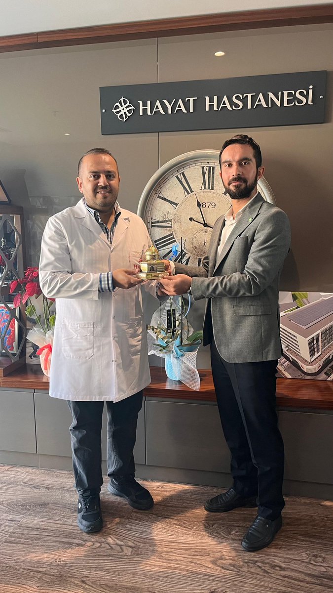 Veysel_aymelek's tweet photo. İl Başkanımız Sn. Zeki Aras ile birlikte Hayat Hastanesi Başhekimi Sn. Dr. Fatih Özkul'u ziyaret ettik.

Doktorlar, insan sağlığını koruyarak, hayat kurtarmaya adanmış fedakâr kahramanlardır.

Misafirperverliğinden dolayı Sn. Fatih Özkul'a teşekkür eder, çalışmalarında başarılar dileriz.