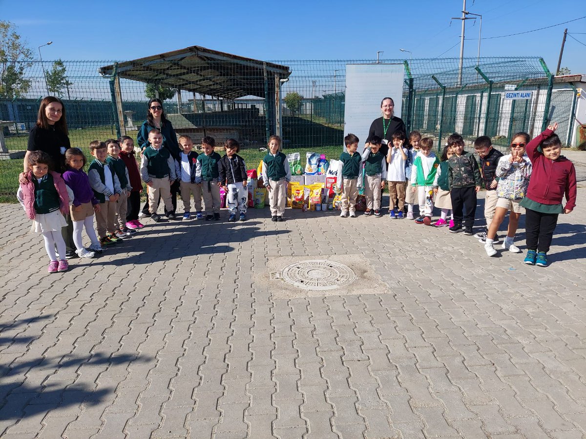 Doğa Koleji Lüleburgaz Kampüsü Anaokulu 5 yas öğrencilerimiz Lüleburgaz Belediyesi Geçici Hayvan Barınağı 'nı ziyaret ederek 4 Ekim Hayvanları Koruma Günü 'nde toplanan mamaları teslim etti.🐕🐱 
<a href="/binici_yesim/">Yeşim Binici Köseoğlu</a> <a href="/hseyindass/">hüseyin daş</a> <a href="/DogaOkullari/">Doğa Koleji</a>