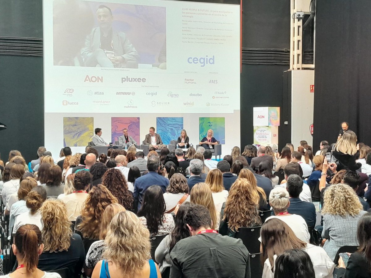 ¡Estamos pasando una jornada increíble en el Congreso <a href="/FactorHumano_es/">Factor Humano</a> BCN!

🔹 Empezamos el día con la mesa PEOPLE &amp; FUTURE: IA para acompañar a las personas y ponerlas en el centro de la estrategia, moderada por nuestro compañero Isidro Velis. 

¡Un éxito total reflejado en una