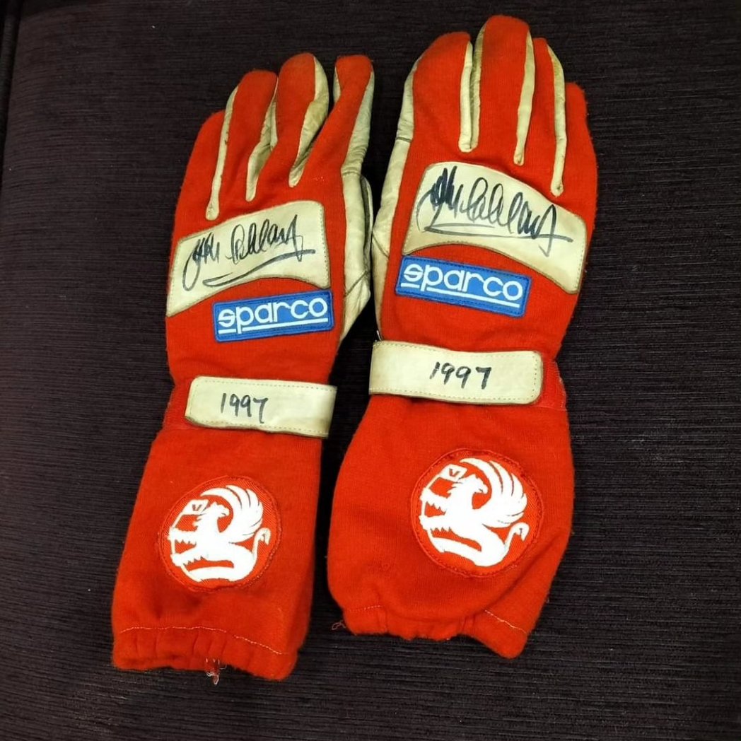 Donate to our fundraising giveaway for <a href="/racingdementia/">Race Against Dementia</a> to be in with a chance of winning these race-worn gloves signed by <a href="/BTCC/">BTCC</a> legend <a href="/jclelandracing/">john cleland</a>.

£1 = 1 draw entry
£5 = 5 draw entries etc

Enter here: 
justgiving.com/page/thcrad

Thank you 💙

#WinBig #dementia #btcc #Prizes