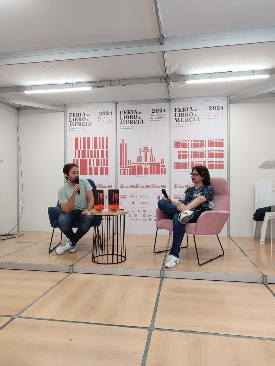 claudiocerdan's tweet image. Un lujo participar en la Feria del Libro de #Murcia presentando "El hombre sin rostro".
@feriaLibroMurci 
@EdDestino 
@EditabundoA