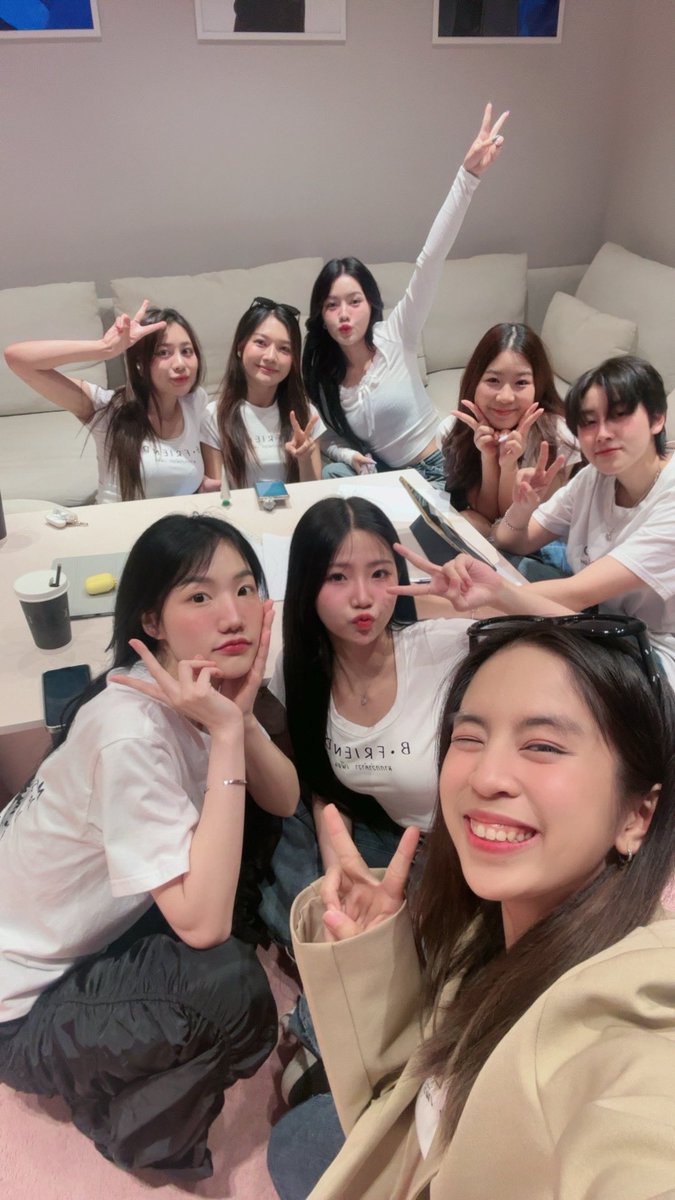mmaliya01's tweet photo. เสาร์นี้เจอกันค้าบบ💖

 B.Friend Camping Acoustic Concert 
#Bfriendมากกว่าคำว่าเพื่อน
#bfriend #bfriendcampingacousticconcert 
@atomapcy_ @Sandpran @Chichacck @Hanahanakaa @Waternamj7 @faythiii @NewnyluvieTen https://t.co/VxkDdKLOOi