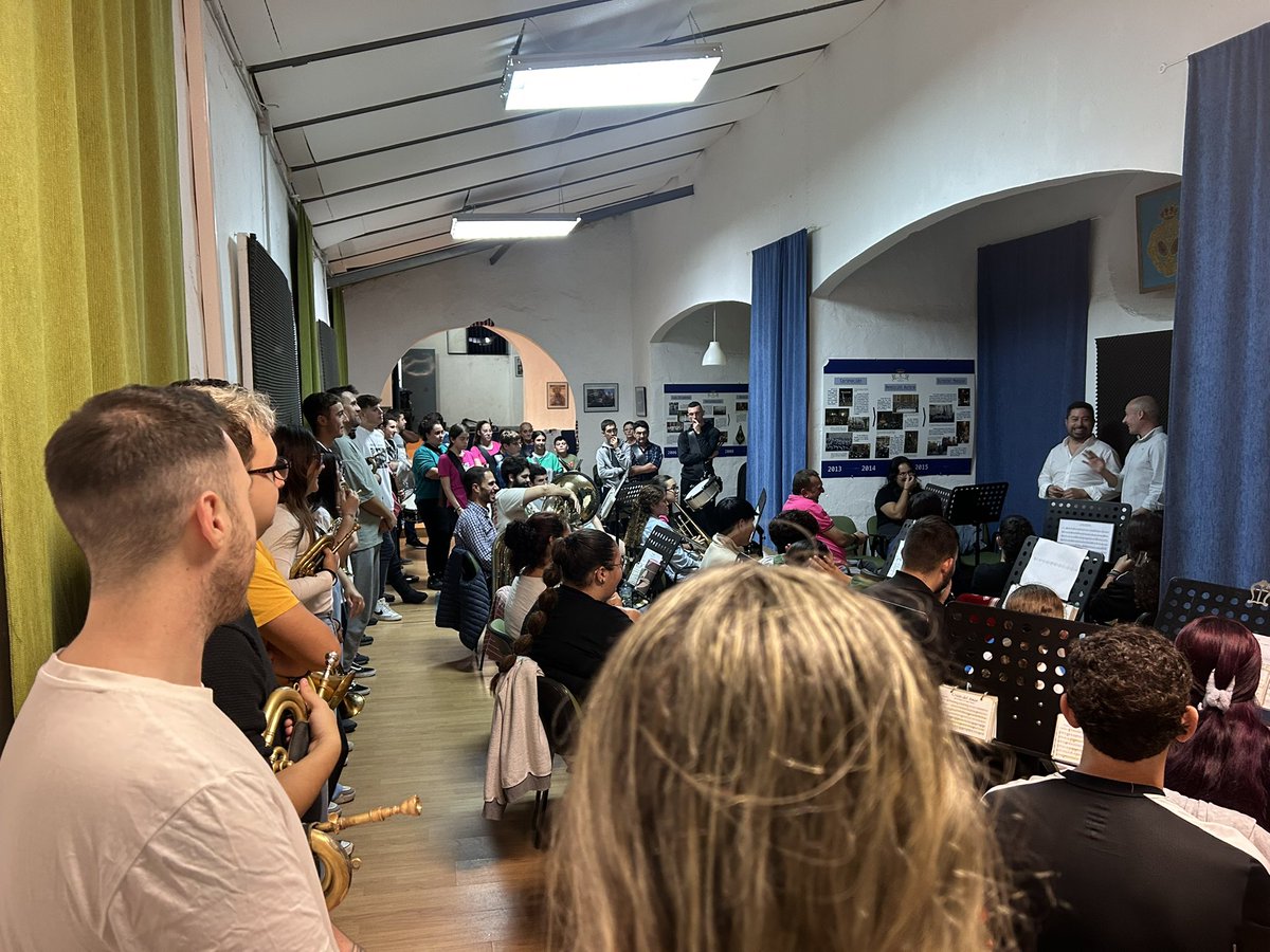 CCTTresucitado's tweet image. Ayer recibimos la visita de nuestro concejal de cultura D. José Antonio Casablanca

Pudimos enseñarle una muestra del trabajo que realizamos y compartir con él nuestras inquietudes y futuros proyectos.

Desde estas líneas queremos agradecer su visita, así como su predisposición.