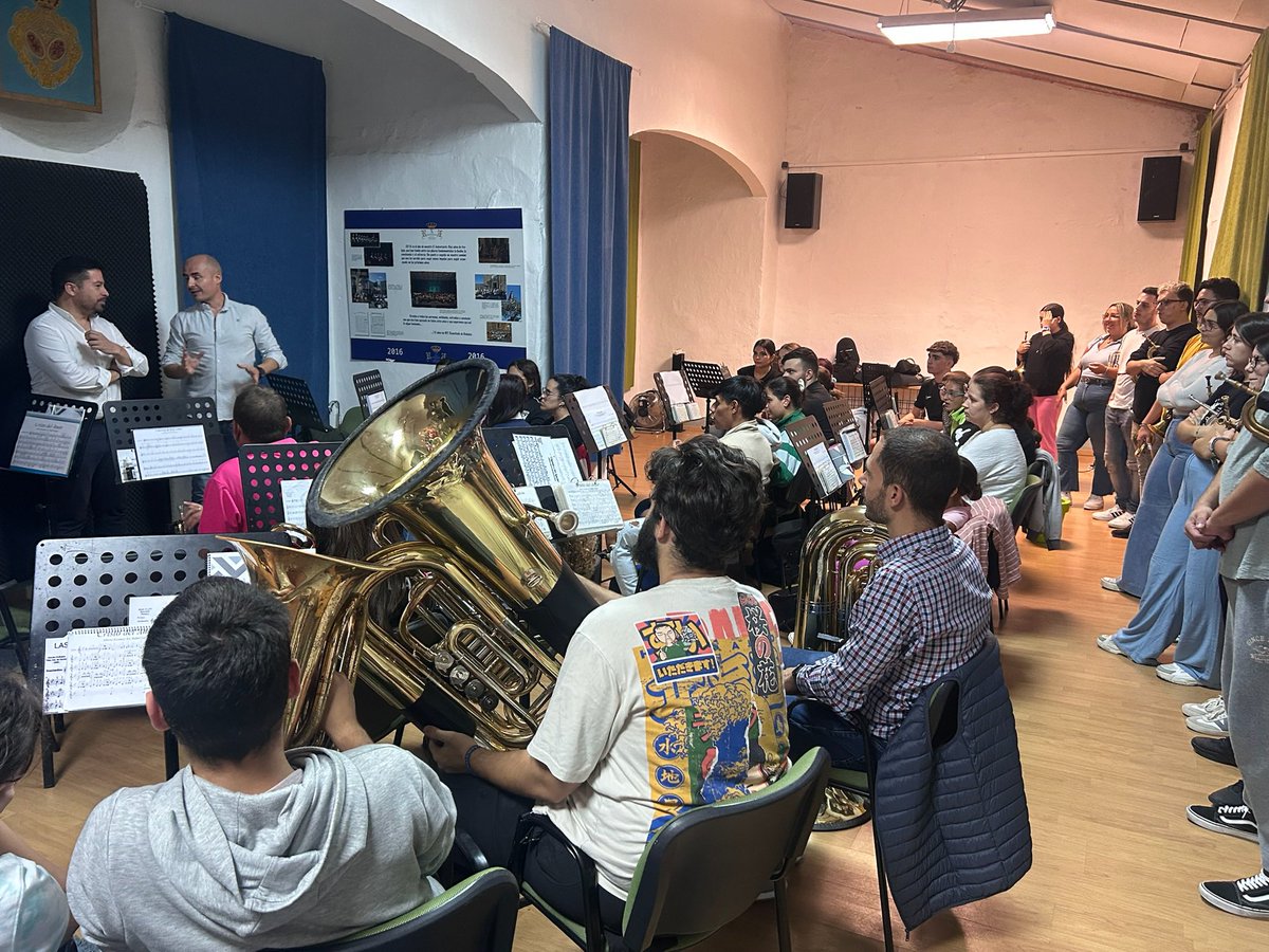CCTTresucitado's tweet image. Ayer recibimos la visita de nuestro concejal de cultura D. José Antonio Casablanca

Pudimos enseñarle una muestra del trabajo que realizamos y compartir con él nuestras inquietudes y futuros proyectos.

Desde estas líneas queremos agradecer su visita, así como su predisposición.