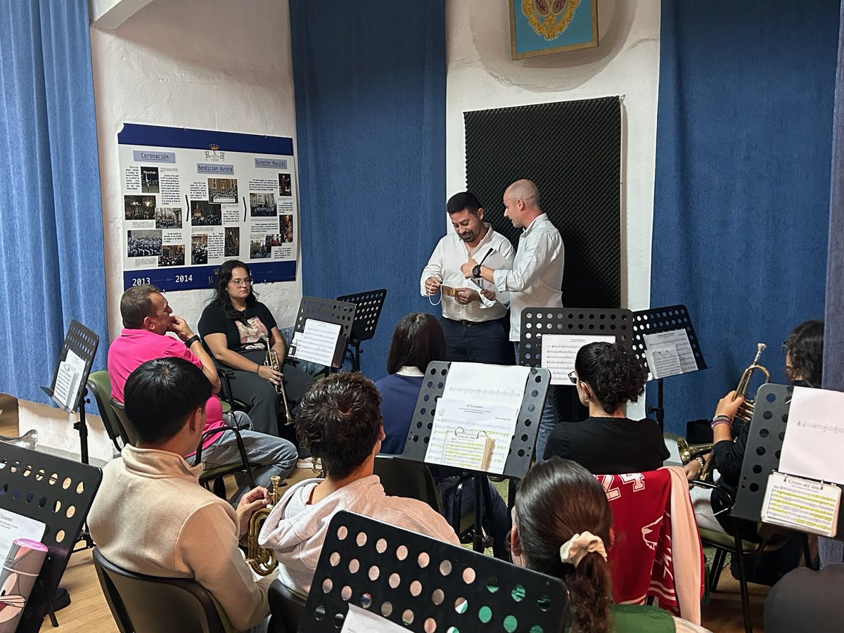 CCTTresucitado's tweet image. Ayer recibimos la visita de nuestro concejal de cultura D. José Antonio Casablanca

Pudimos enseñarle una muestra del trabajo que realizamos y compartir con él nuestras inquietudes y futuros proyectos.

Desde estas líneas queremos agradecer su visita, así como su predisposición.