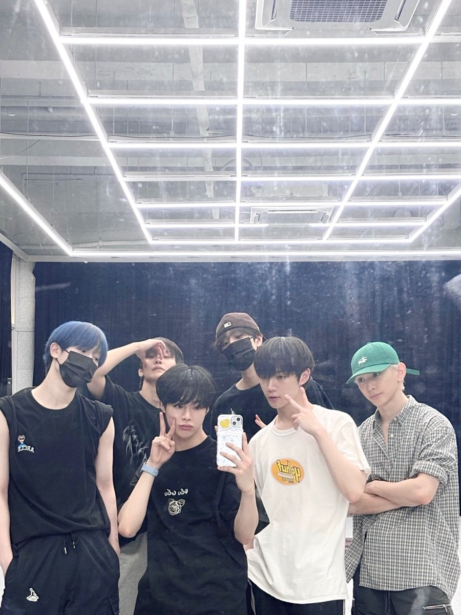TPST_twt's tweet photo. [#한빈] iE✌️기 준비됐나여?!? 
💛💛💛💛💛💛 https://t.co/dQytIrWFbm