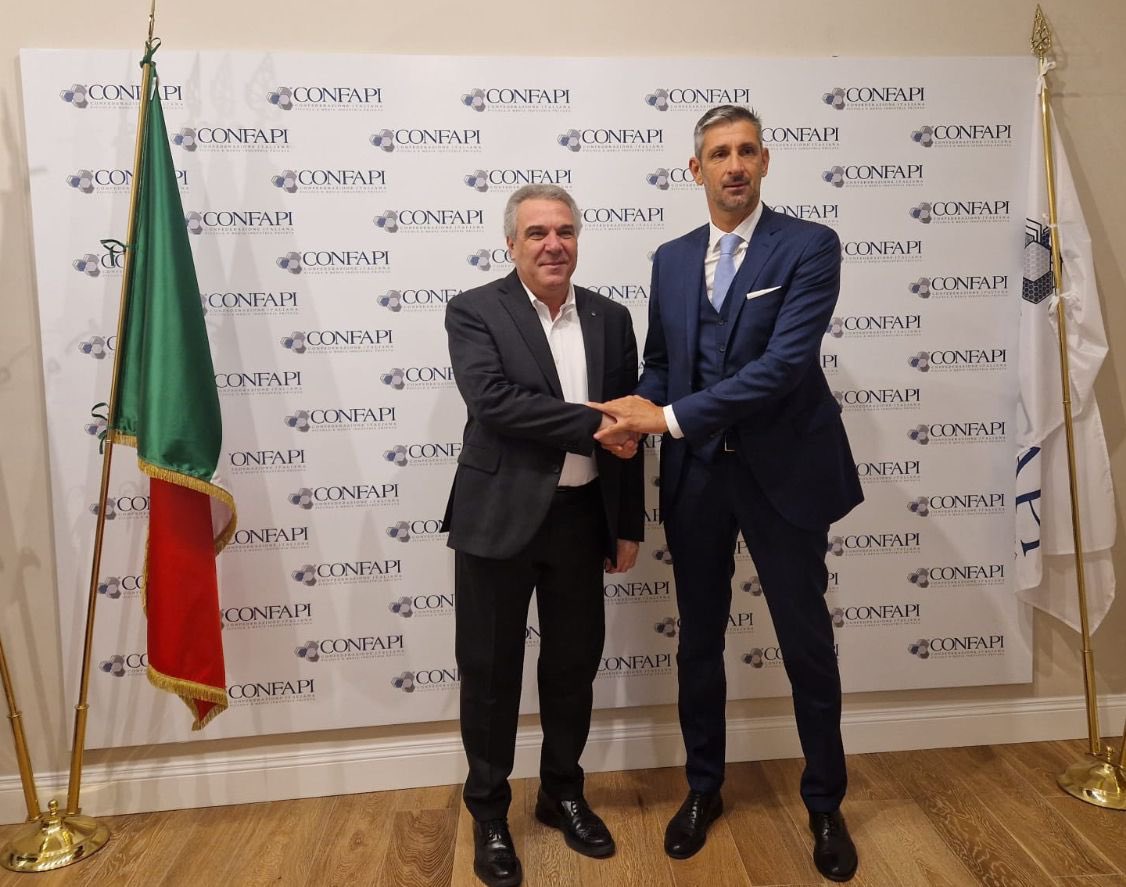 Stamattina a Roma incontro tra il Segretario Generale della Cisl #LuigiSbarra e il Presidente di Confapi Cristian Camisa. Sul tavolo l'evoluzione delle relazioni industriali e del mercato del lavoro alla luce dei grandi cambiamenti tecnologici e sociali in atto. #LuigiSbarra: