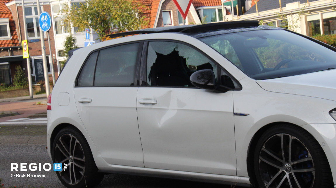 Fietser botst met auto op Ambachtsweg in Wateringen