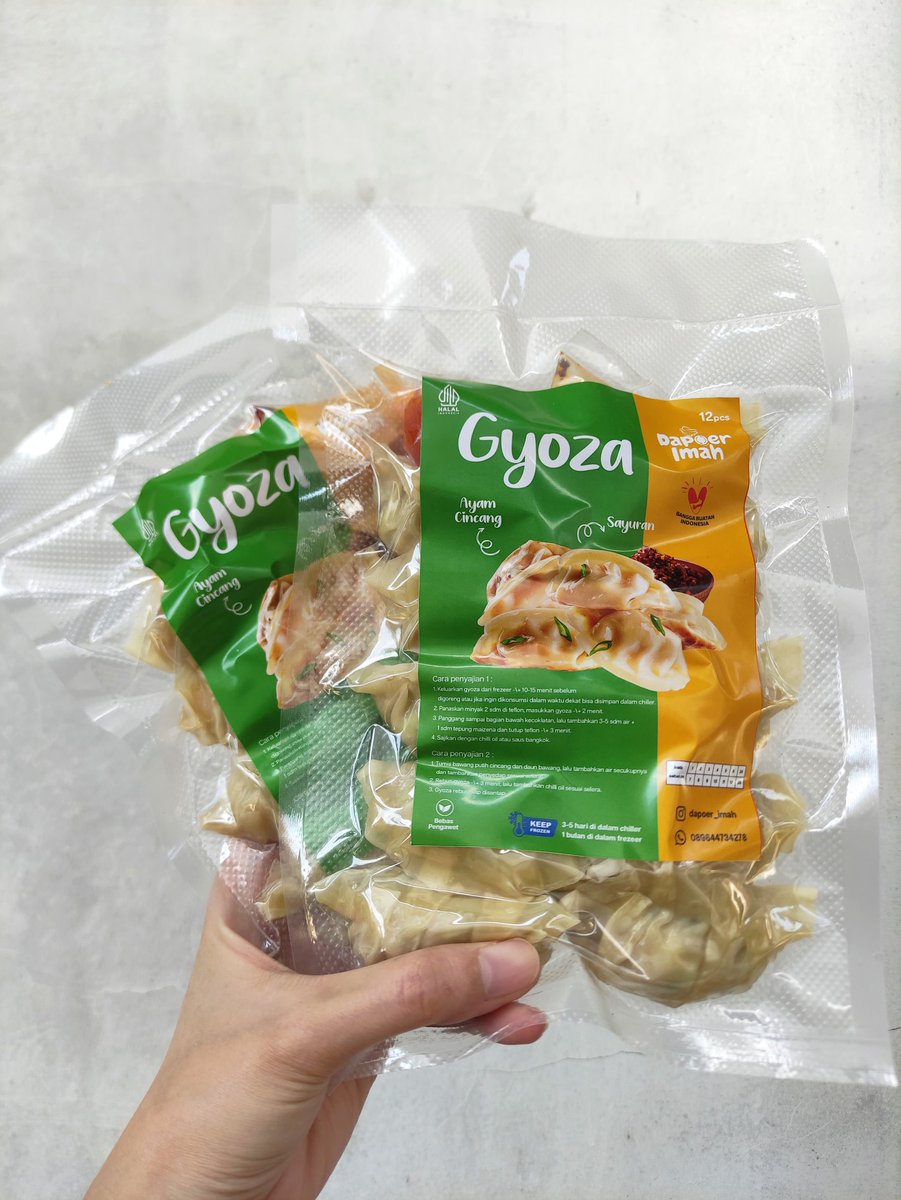 <a href="/kikysaputrii/">Mrs. Kiky</a> Ky <a href="/kikysaputrii/">Mrs. Kiky</a> gua lagi Bantu Jualin dagangan teman saya untuk bayar kuliah

GYOZA ISI 12 (saus+chilli oil) 35k
CIRENG AYAM ISI 6, 15k 

PACKING VACUM+THERMAPACK

Pengiriman dari KLATEN JAWA TENGAH baru bisa kirim jabodetabek

Monggo siapa tau berminat untuk membantu 🙏