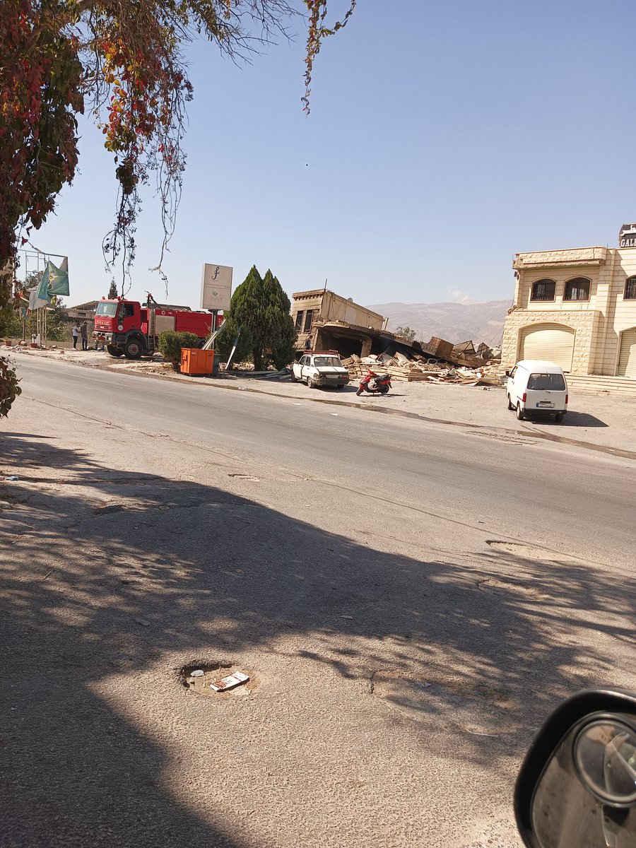 ـ غارات امس وفجرا على بلدة العين شمالي بعلبك والحمدلله لا اصابات والله يحمي لبنان