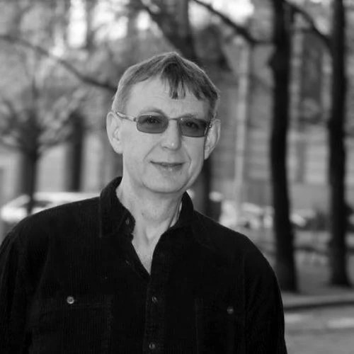 Dnes nás zasáhla smutná zpráva. Zemřel Jiří Hromada, neúnavný bojovník za rovnoprávnost LGBT lidí. Jeho odvaha a nasazení změnily naši společnost k lepšímu a přiblížily nás k manželství pro všechny páry. Bez jeho práce a energie bychom na této cestě nebyli. Děkujeme, Jirko. 🖤