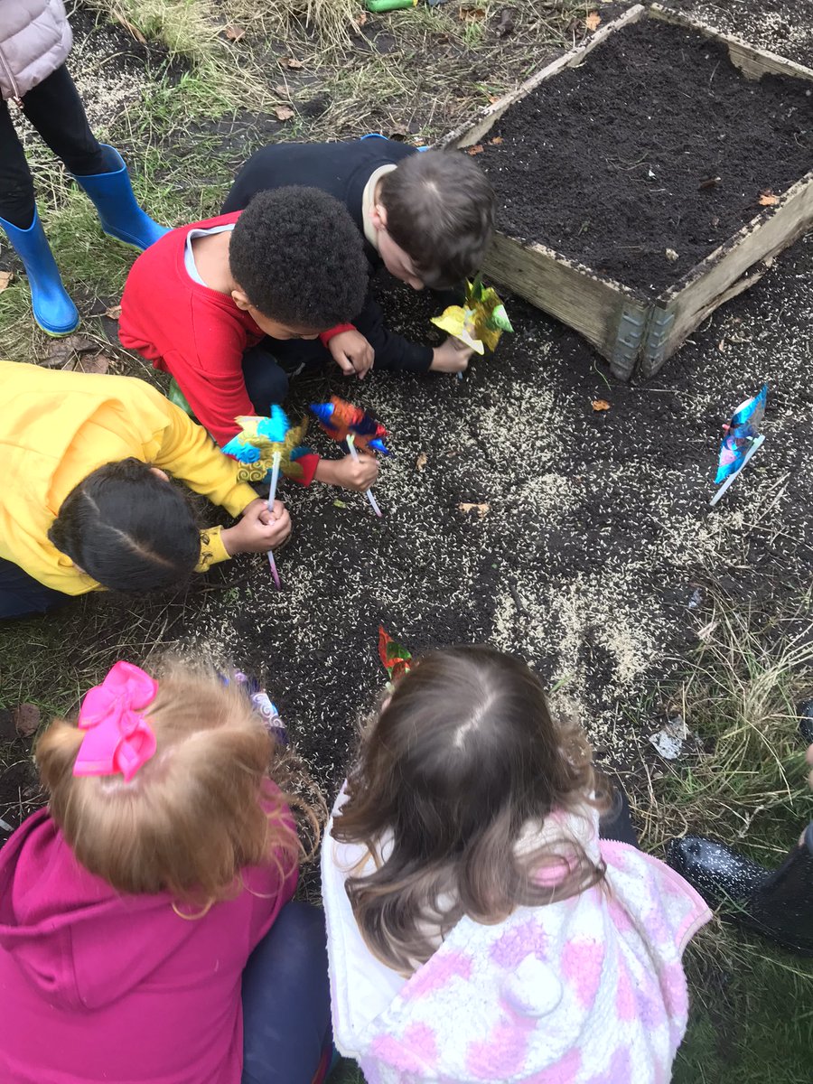 rootstofruitce's tweet photo. Exploring how camouflage helps protect animals from prey today with @warren_farm_pri and working hard on our allotment to make it ready for bulb planting and seed sowing 🌷🌷🌷🌷@rootstofruit202 https://t.co/ytP4zTLAeE