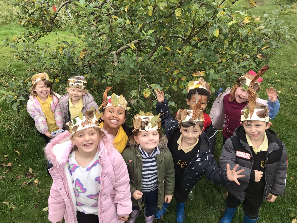 rootstofruitce's tweet photo. Exploring how camouflage helps protect animals from prey today with @warren_farm_pri and working hard on our allotment to make it ready for bulb planting and seed sowing 🌷🌷🌷🌷@rootstofruit202 https://t.co/ytP4zTLAeE