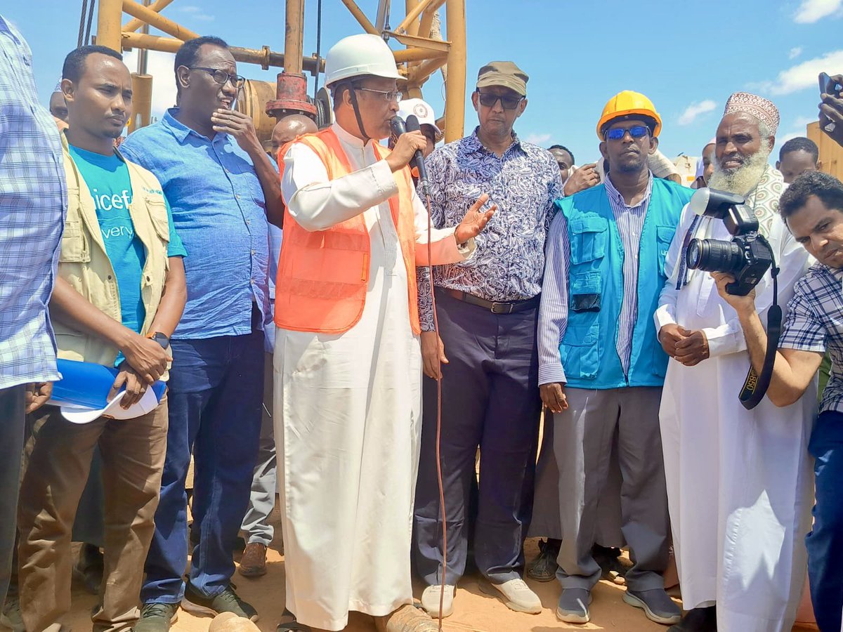 UNICEFKenya's tweet photo. Groundbreaking of a 480m deep aquifer borehole in Modogashe, Garissa County, supported by UNICEF under the More Water, More Life initiative.

The project, launched last week by Garissa Governor H.E. @Nathif_J_Adam, will provide clean, safe water to over 8,000 people. https://t.co/Xhr8EEaENC