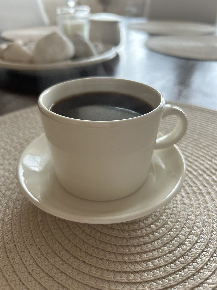 eeva_annika's tweet photo. Kahvihetki ☕️. #kahvia #hyvääkahvia #juurijauhetuistapavuista #kahvi #hyvätuoksu #pehmeämaku #toimii ☕️ #coffee #kaffe #kaffee #kohvi #καφές #café #caffè https://t.co/dFGlVZBStq