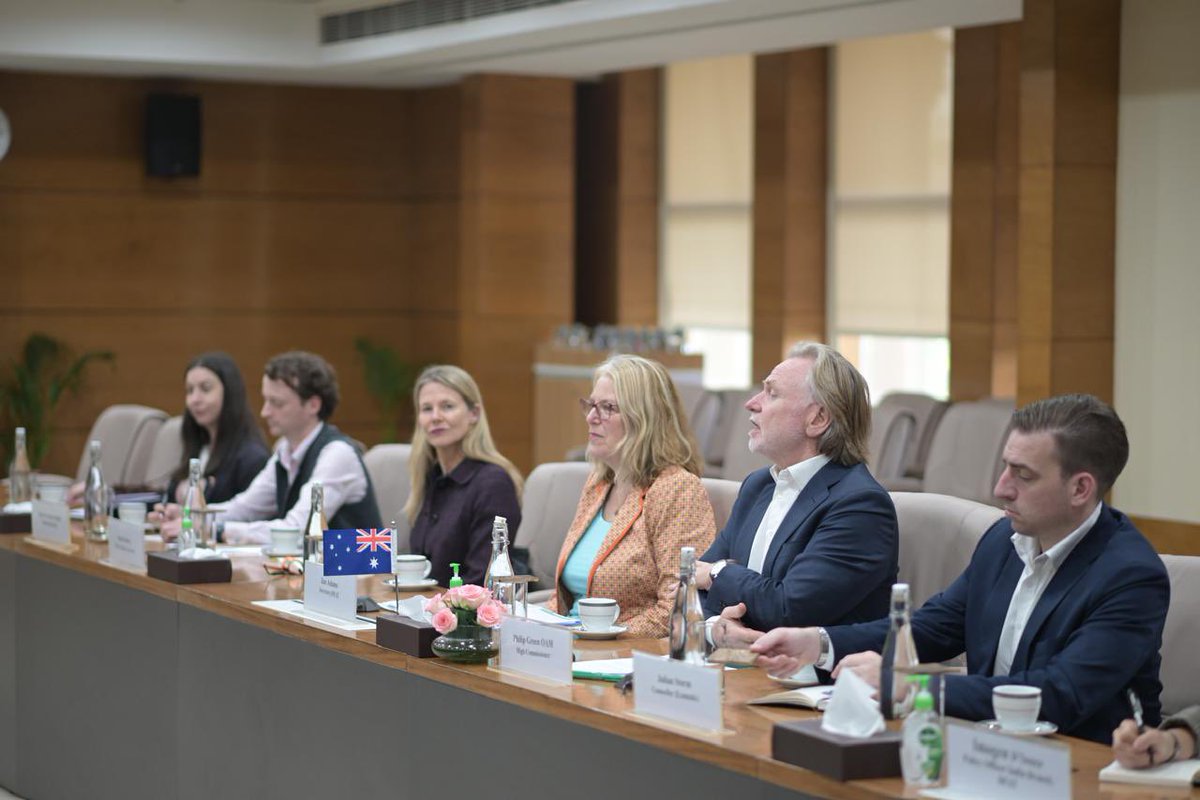 AusHCIndia's tweet image. .@dfat Secretary Jan Adams and @DoC_GoI Secretary Shri Sunil Barthwal shared their insights as economists on the economic complementarity between 🇦🇺 and 🇮🇳- so much of our trade potential has been unlocked with our #ECTA trade negotiations and more to come with our #CECA!