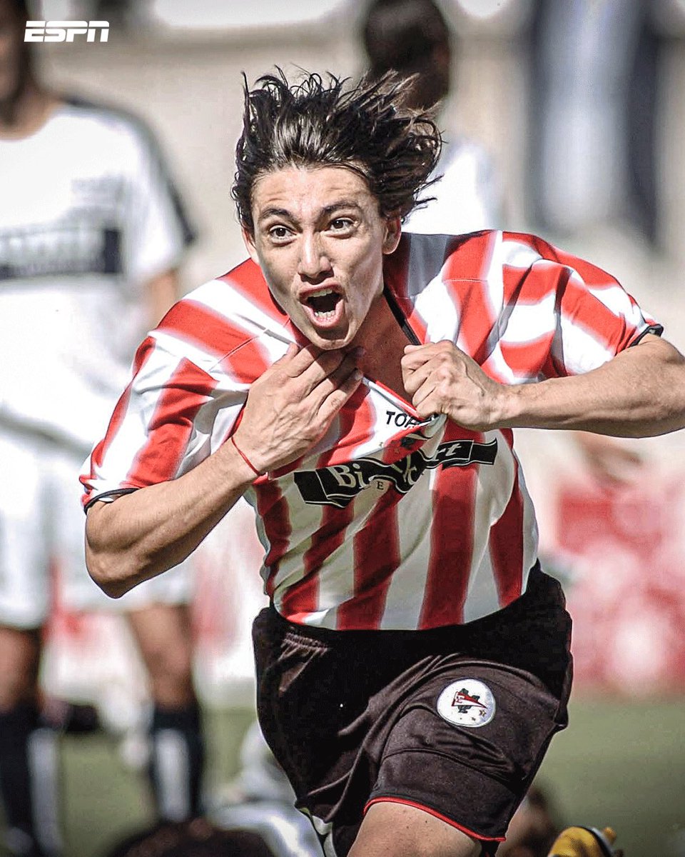 ESPNArgentina's tweet photo. ¡PROHIBIDO OLVIDAR! Un día como hoy, pero del año 2006 🔙, #Estudiantes 🦁 derrotaba 7-0 a #GimnasiaLP 🐺, consiguiendo la mayor goleada de la historia del clásico platense. https://t.co/m9mPOYesh2