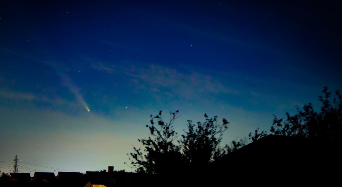 Comet A3 (Tsuchinshan-ATLAS) seen from Musselburgh last night, just after sunset. #Musselburgh #EastLothian #CometATLAS 

📷 Bill Walsh
