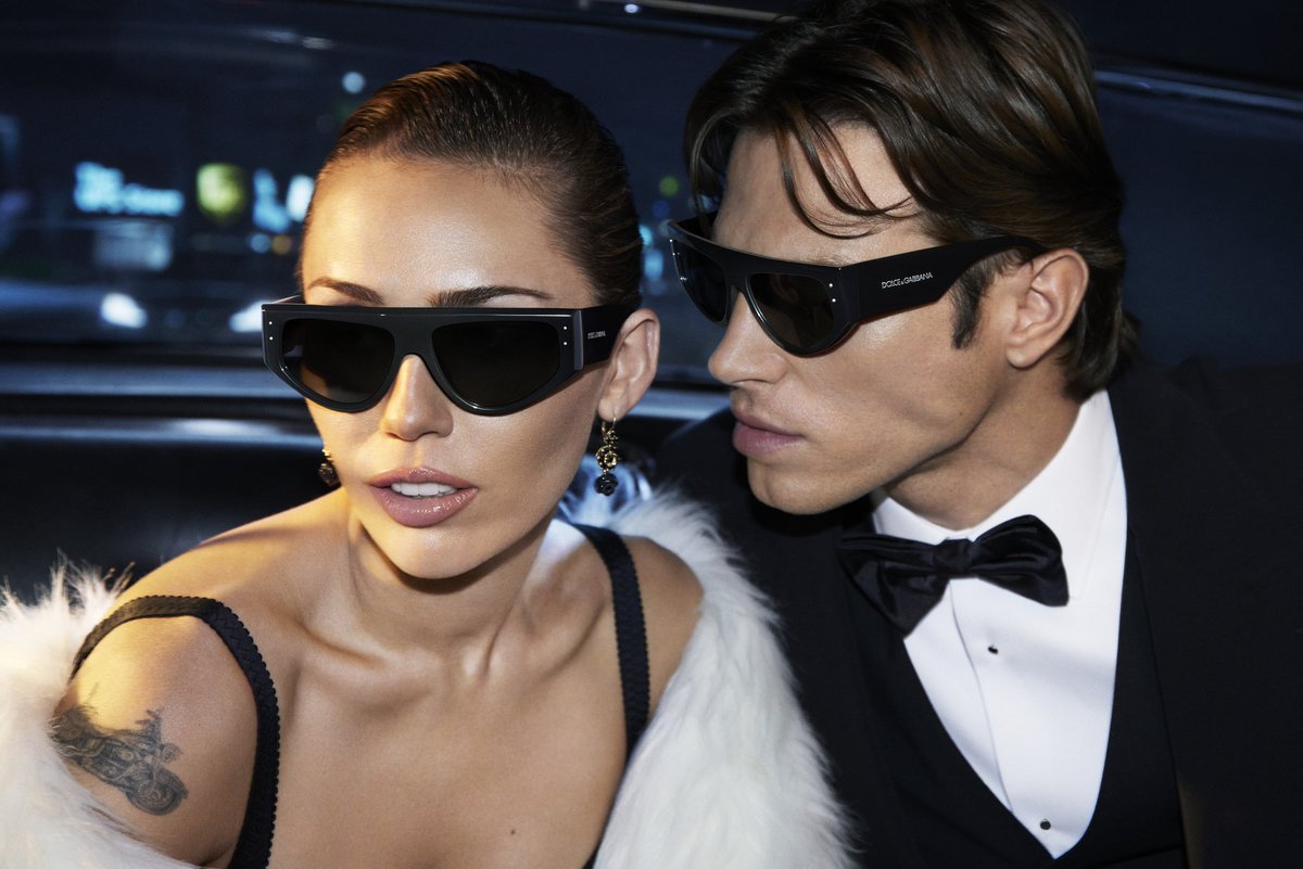 Fashion Week Magazine tweet media