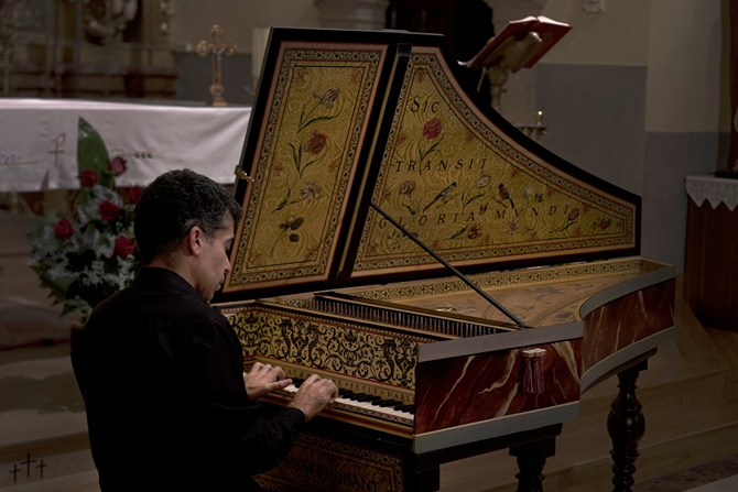 📍Cátedra Mayor del Ateneo de Madrid. Festival Encuentro Silva de Sirenas.
🎼De Alberto: Obras en re
🎼De Alberto: Obras en mi
🎹Diego Ares (<a href="/xDiegoAres/">Diego Ares</a>)
⏳Disponible hasta el 12/11/2024

🔊rtve.es/a/16286265/
