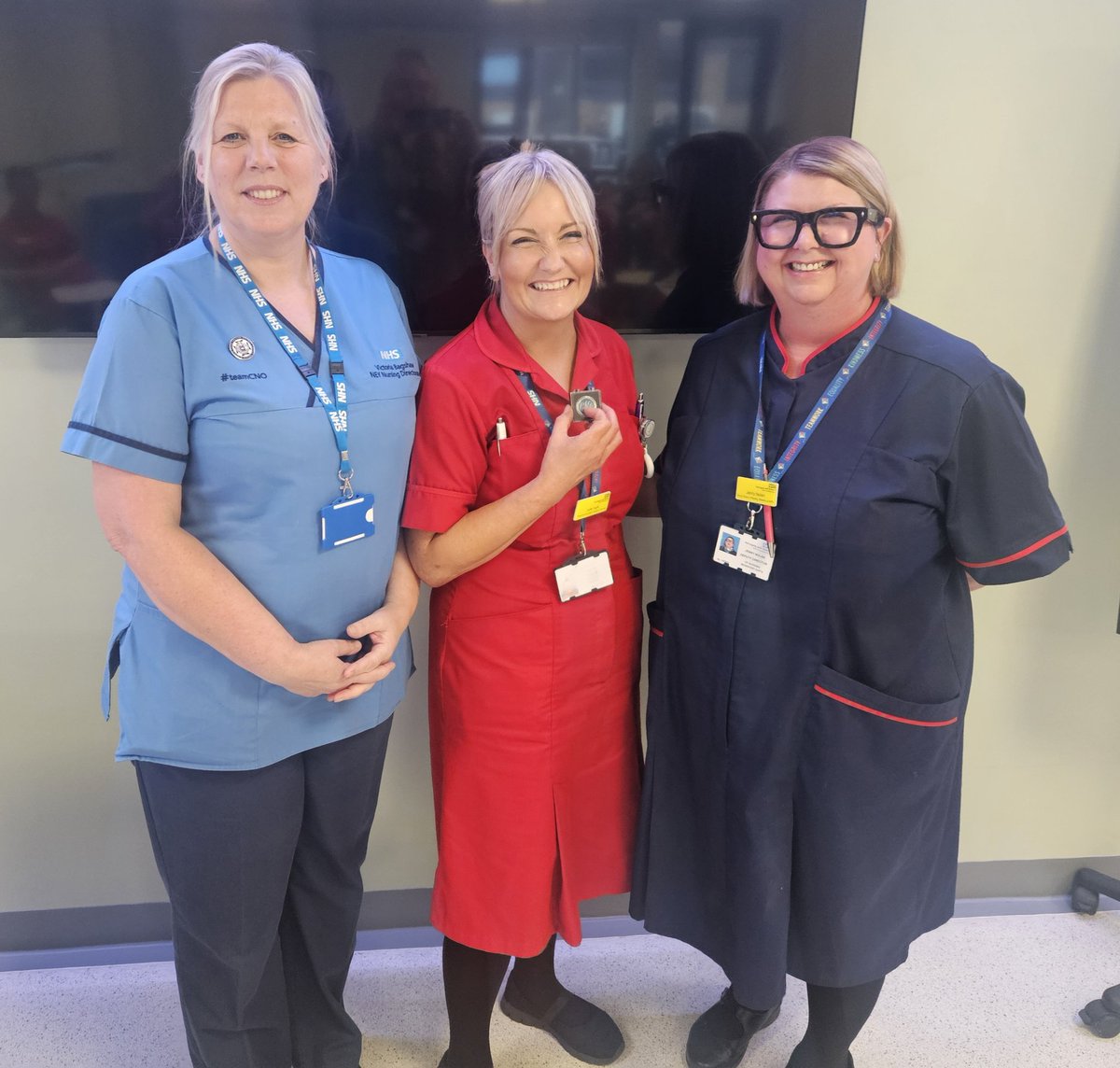 VerityChessum's tweet image. Practice Educator Support Worker Julie today received her CNO Healthcare Support Worker award. Nominated for &apos;being a role model, inspiration to fellow Support Workers &amp;amp; her passion for patient care&apos;. @HdftPracticeEds @HarrogateNHSFT @VBagshaw @Duncan_CNO @jnny_nln @EmmaNunez15