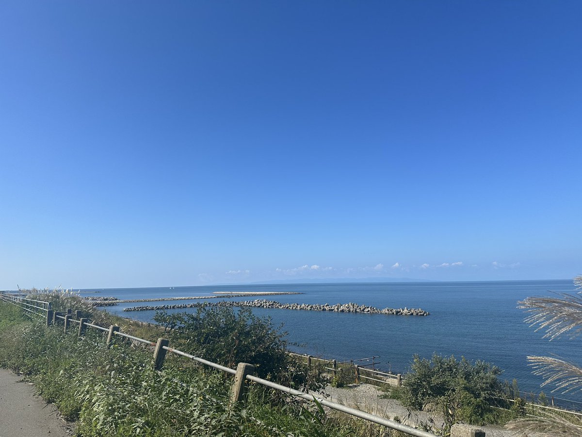 ik39ik's tweet photo. まじでこんな快晴の新潟見たこと無かった笑 https://t.co/ar9nMZZpoe