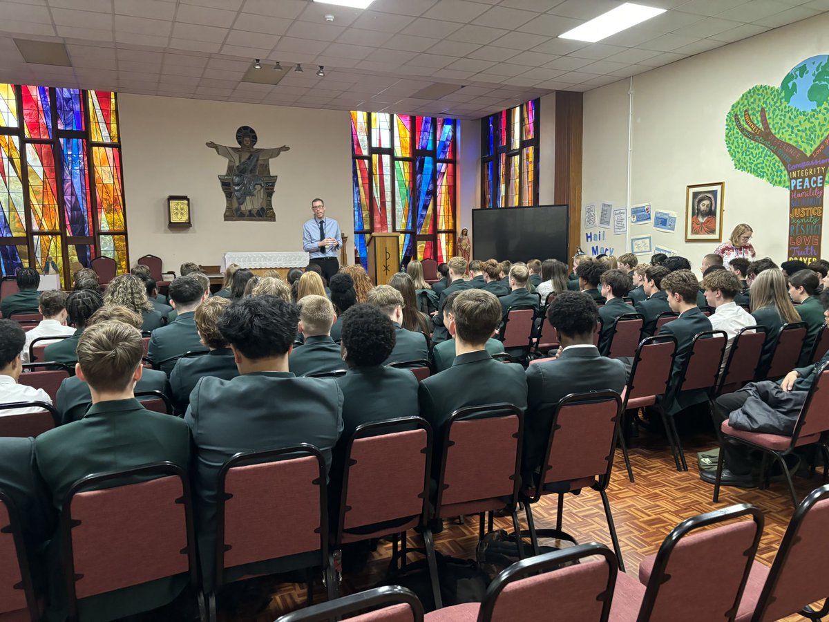 RE_StMonicas's tweet photo. Year 11 had a valuable Q&amp;A session with Mr Myerson this morning to help with their Judaism GCSE! ✡️ @stmonicas @STOC_CAT https://t.co/sReZw00zZ6