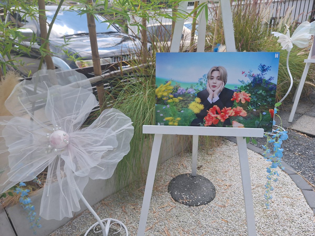 Sirinapafon2's tweet photo. เป็นการโปรเจควันเกิดจีมินที่สนุกมากกกได้เจอ ทำความรู้จักอาร์มี่ใหม่ๆ 💜🫶 สถานที่แรก การจัดร้านสวยบรรยากาศดี เจ้าของโปรเจคน่ารัก ต้อนรับดีมากก #BetterMprojects #jiminbloomingpjth #bettermshop https://t.co/Pnnus3DAtX
