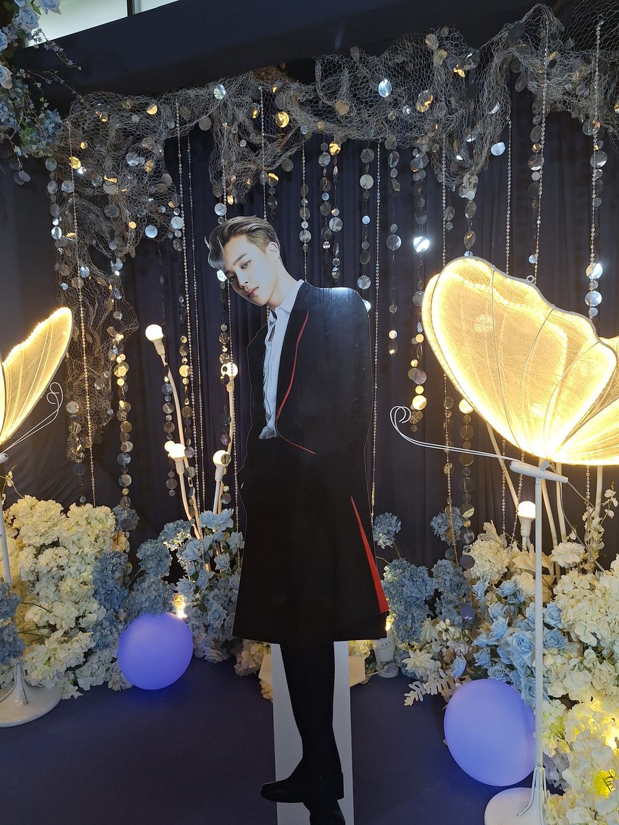 Sirinapafon2's tweet photo. เป็นการโปรเจควันเกิดจีมินที่สนุกมากกกได้เจอ ทำความรู้จักอาร์มี่ใหม่ๆ 💜🫶 สถานที่แรก การจัดร้านสวยบรรยากาศดี เจ้าของโปรเจคน่ารัก ต้อนรับดีมากก #BetterMprojects #jiminbloomingpjth #bettermshop https://t.co/Pnnus3DAtX