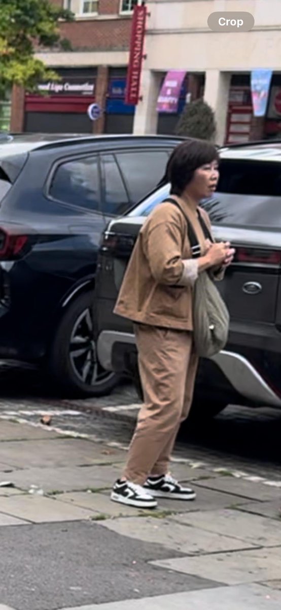 MPSIslington's tweet photo. Do you recognise these people? Detectives want to speak to them in connection with a series of blackmail offences in the Islington area which are affecting the Chinese community. 

Read more

https://t.co/B3C5JY24Ga https://t.co/YEcOdCsy1r