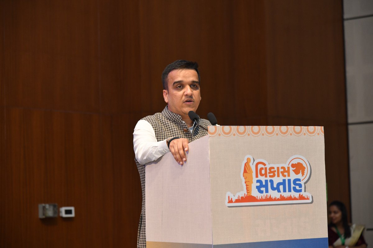 Chief Minister Shri Bhupendra Patel E-launches key projects to enhance Gujarat's industrial ecosystem!

GIDC has initiated several essential infrastructure development projects worth ₹564 Crore during the #VikasSaptah celebrations, aimed towards boosting industrial growth!