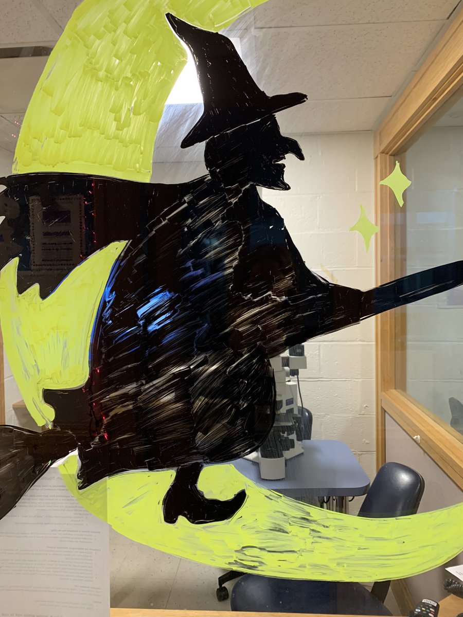 judith_ferry's tweet photo. #MassGeneralPathology residents have gone all out, decorating the residents’ room for #Halloween! Imagine signing out with a bloody skull over your left shoulder. https://t.co/3dPrINcZnB