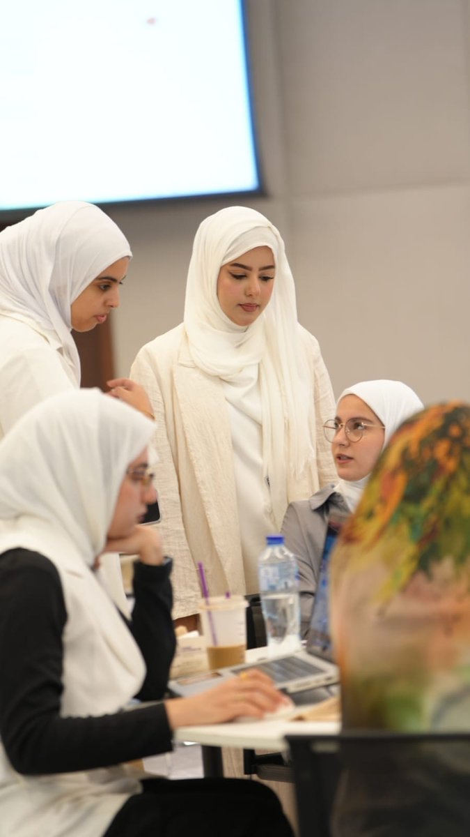 vdhLAW's tweet image. Google Cloud is empowering the future of tech in Kuwait with Cloud Hero! With support from Kuwait University, #KFAS and #KDIPA, we've engaged young professionals to work on gen AI tools and drive digital transformation.

#CloudHeroKuwait #CloudDayKuwait