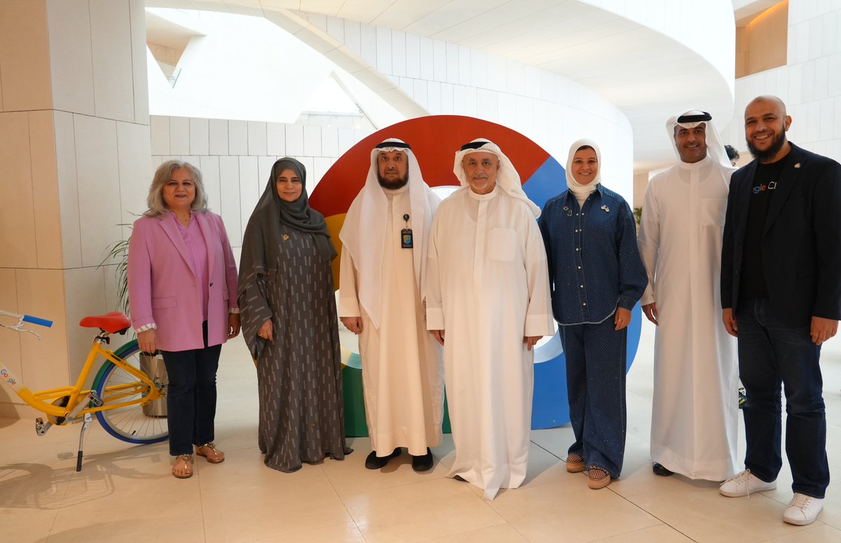 vdhLAW's tweet image. Google Cloud is empowering the future of tech in Kuwait with Cloud Hero! With support from Kuwait University, #KFAS and #KDIPA, we've engaged young professionals to work on gen AI tools and drive digital transformation.

#CloudHeroKuwait #CloudDayKuwait